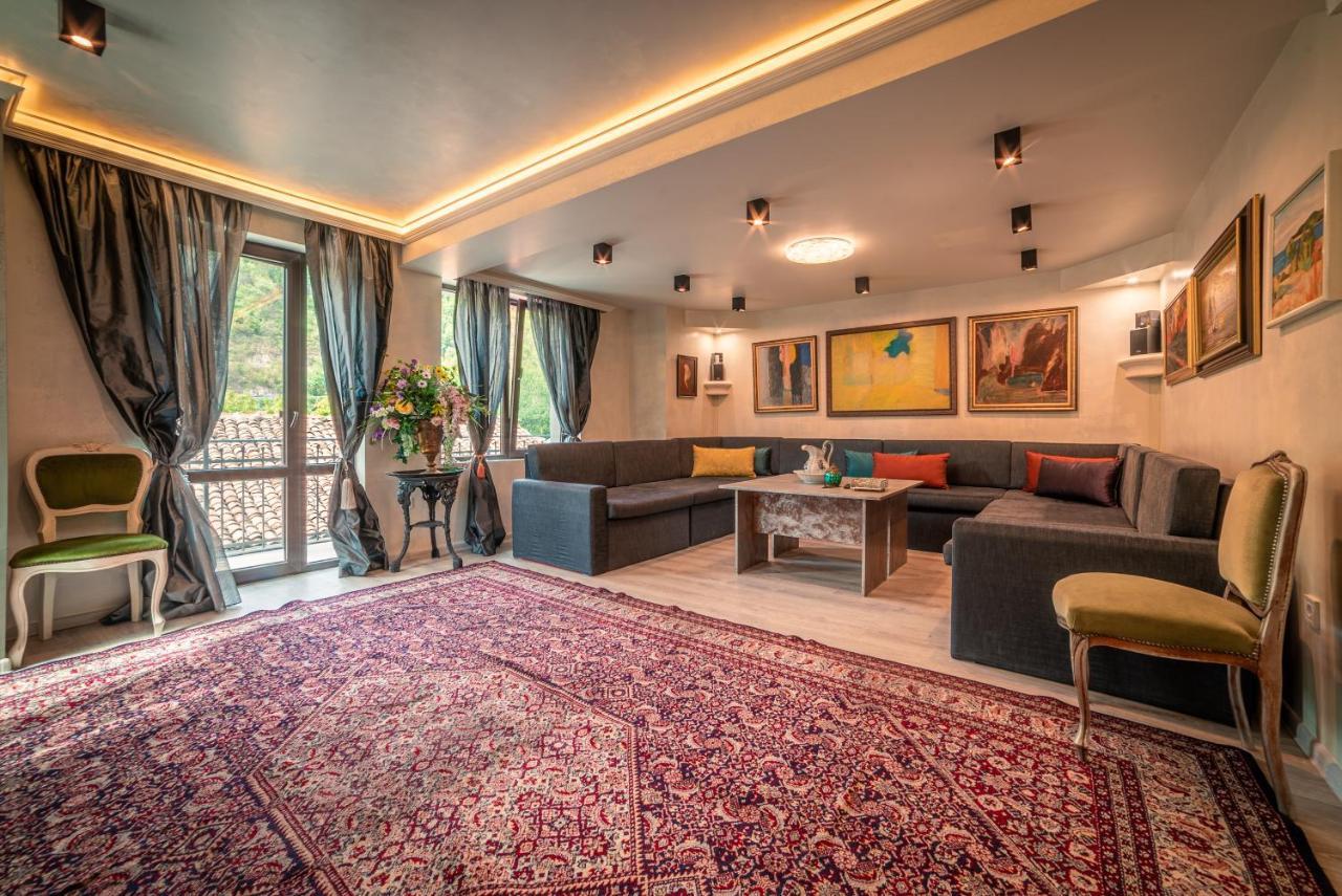 The Gallery Guest House - Garden And Garage Veliko Tarnovo Exterior photo
