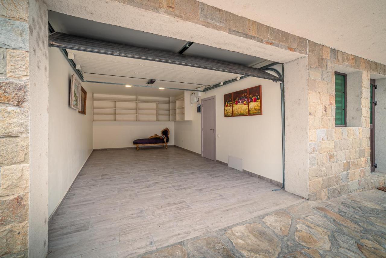 The Gallery Guest House - Garden And Garage Veliko Tarnovo Exterior photo
