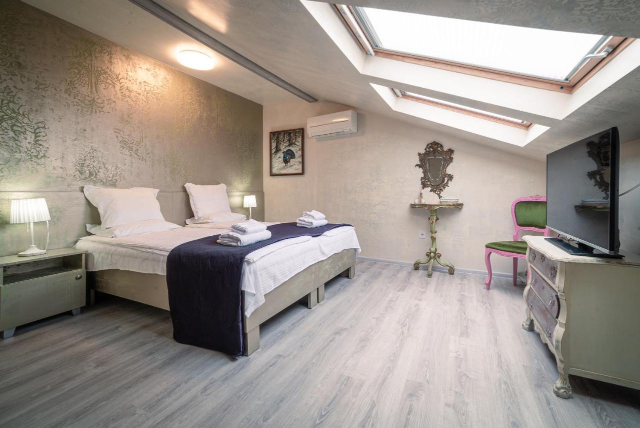 The Gallery Guest House - Garden And Garage Veliko Tarnovo Exterior photo
