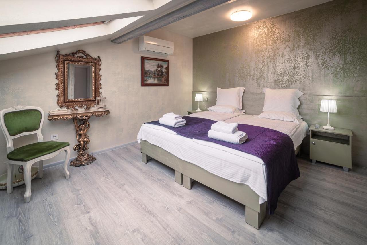 The Gallery Guest House - Garden And Garage Veliko Tarnovo Exterior photo